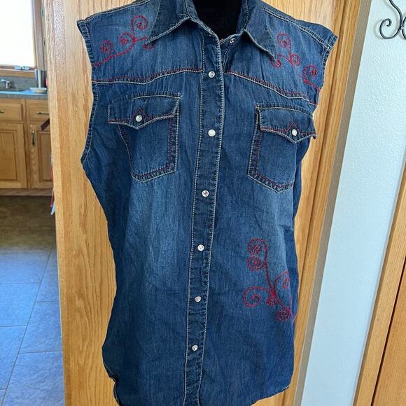 Shyanne, snap-down, sleeveless, denim, women's size XL shirt - Picture 2 of 8